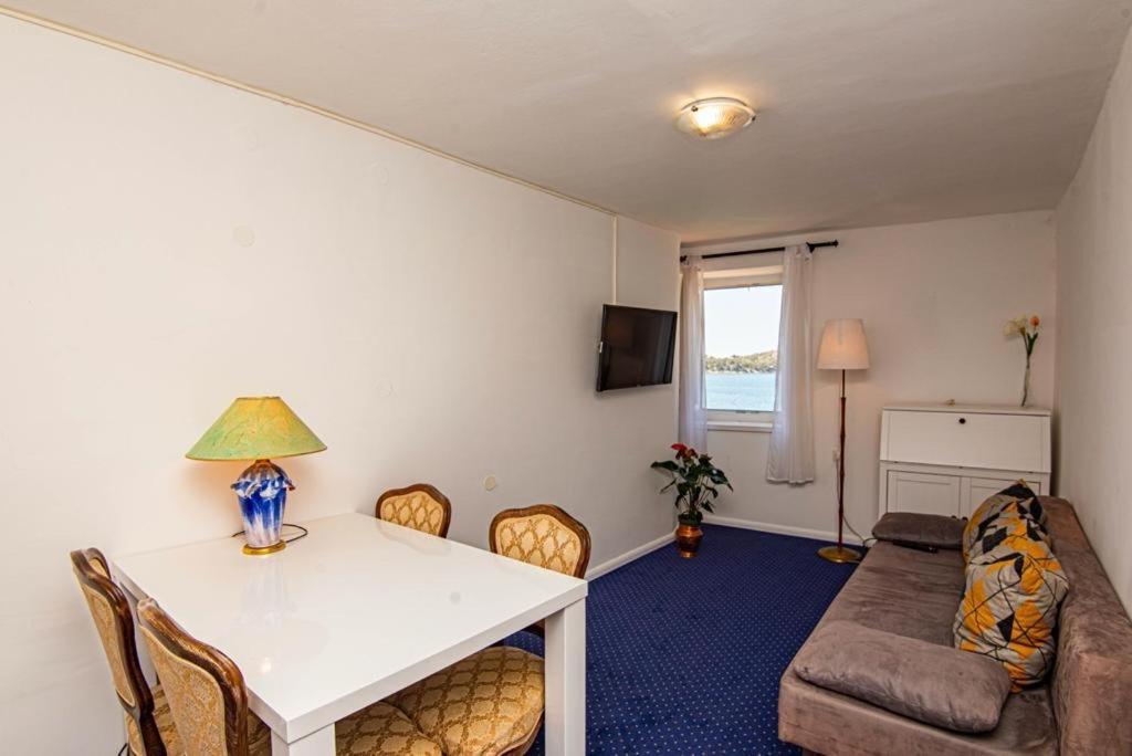 Apartments And Rooms Ille شيبينيك المظهر الخارجي الصورة
