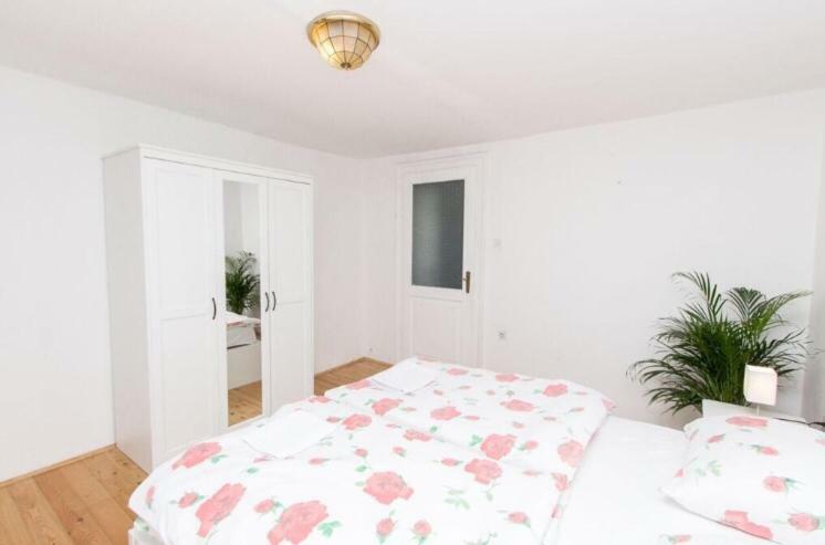 Apartments And Rooms Ille شيبينيك المظهر الخارجي الصورة