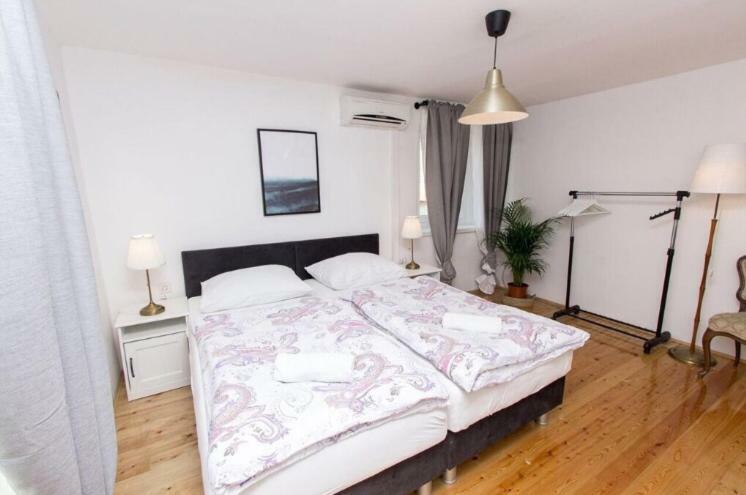Apartments And Rooms Ille شيبينيك المظهر الخارجي الصورة