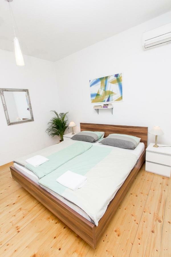 Apartments And Rooms Ille شيبينيك المظهر الخارجي الصورة