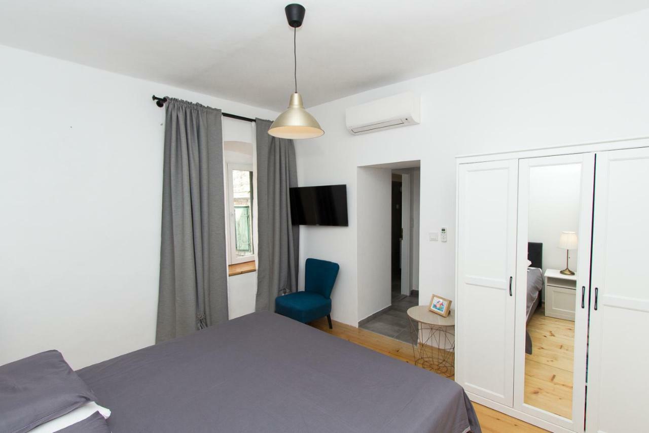 Apartments And Rooms Ille شيبينيك المظهر الخارجي الصورة